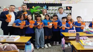 Minikler, gelecekleri için ağaç dikti