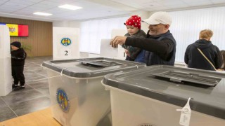 Moldova halkı, genel seçimler için sandık başında