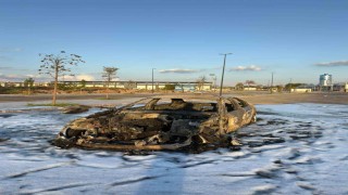 Motor arızası veren yabancı plakalı aracını gümrükten geçiremeyince yaktı