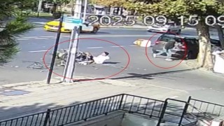 Motosiklet kasasıyla birlikte otomobilin üzerinden uçtu