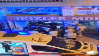 Motosiklet mobilya mağazasına girdi: 1 yaralı