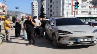 Motosikletli trafik polisi, kazada ağır yaralandı