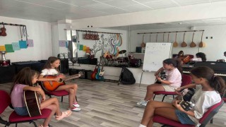 Muğla Uluslararası Gençlik Merkezinde çocuklara yönelik ücretsiz enstrüman eğitimleri başladı