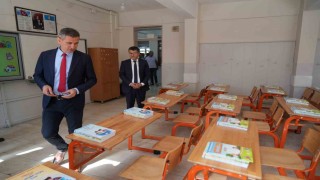 Muşta 1 milyondan fazla ders kitabı sıralara bırakıldı