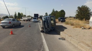 Muşta hafif ticari araç ile kamyonet çarpıştı: Her iki araçta maddi hasar meydana geldi