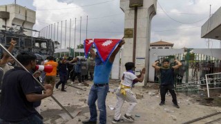 Nepalde sosyal medya protestosunda 13 ölü