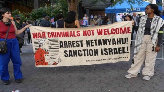 New Yorkta binlerce kişi Netanyahuyu protesto etmek için sokaklara döküldü