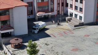 Niğde Belediyesinden yeni öğretim yılına özel kapsamlı okul bahçesi temizliği