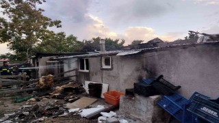 Odunlukta çıkan yangın itfaiyenin müdahalesiyle söndürüldü