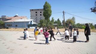 Öğrenciler zil sesi olmadan teneffüse çıktı