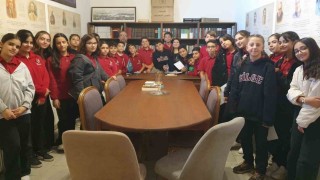 Öğrencilerden Türk Dil Bayramı kutlaması