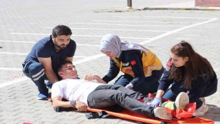 Öğrencilere uygulamalı ilk yardım eğitimi verildi