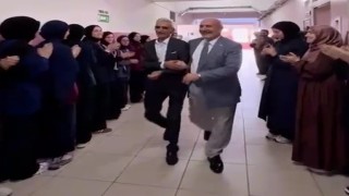 Öğretmenliğe sürpriz ile veda etti