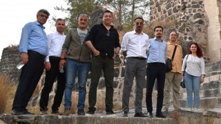 OKÜ Rektörü Uzun, Toprakkale Kalesi’nde Kazı Çalışmalarını İnceledi