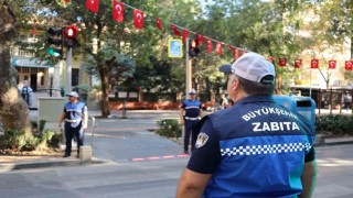 Okula başlayan öğrenciler için zabıtalar görevde