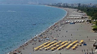 Okullar açıldı, dünyaca ünlü sahildeki yoğunluk yarı yarıya düştü