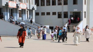 Okulun ağır hasarlı olduğu ortaya çıktı, eğitimin başlamasına 2 gün kala öğrenciler başka okula nakledildi