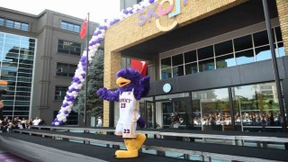 Okulun maskotu Kaya zumba dansı yaptı