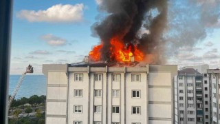 Orduda 7 katlı binanın çatısı alev alev yandı