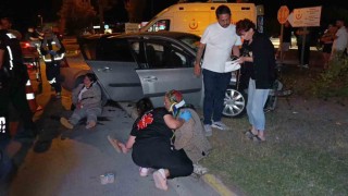 Ortalık savaş alanına döndü, 2 araçtaki 6 kişi yaralandı