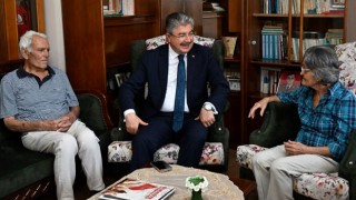 Osmaniye Valisi, Şehit Pilot Apanoğlu’nun Ailesini Ziyaret Etti