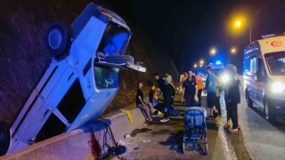 Osmaniyede aynı yönde iki otomobil kaza yaptı: 3 yaralı