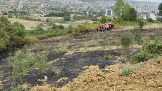 Otları tutuşturarak yangın çıkartan şahıs ekipleri alarma geçirdi
