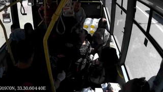 Otobüs şoförü fenalaşan kadın için zamanla yarıştı: O anlar kamerada