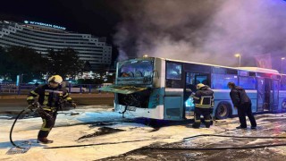 Otobüs yangınına polis müdahalesi