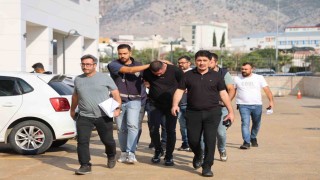 Otomatik silahla galeriye saldıran şüpheliler tutuklandı