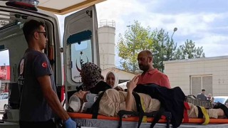 Otomobil ile çarpışan motosikletteki çift yaralandı