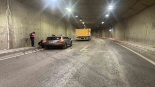 Otomobil ile kamyon çarpıştı: 2 yaralı