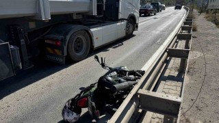 Otomobil sürücüsü motosiklete çarpıp kaçtı; 1 yaralı