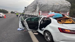 Otomobil Tıra Arkadan Çarptı: 4 Ağır Yaralı