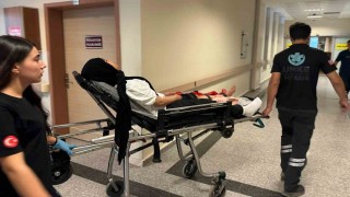 Otomobille motosiklet çarpıştı: 2 yaralı