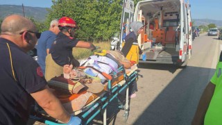 Otomobiller kafa kafaya çarpıştı: 4 yaralı