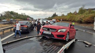 Otoyolda 4 ayrı kazada 30 araç birbirine girdi