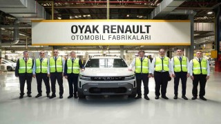 OYAK Genel Müdürü Murat Yalçıntaş, Renaultnun Bursa üssünde üretim hattını inceledi