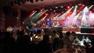 Özcan Deniz Kapadokyada sahne aldı