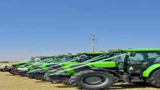 (ÖZEL) Çiftçi çift gelin aracı olarak traktörü seçti