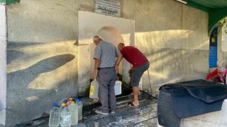 (ÖZEL) Halka açık çeşmelerde vatandaş yoğunluğu