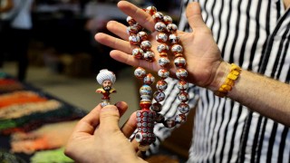 Padişah portreli tespihler görücüye çıktı