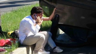 Palmiyeye çarpan araç takla attı: 2 yaralı