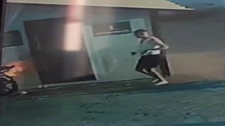 Park halindeki motosiklet alev aldı