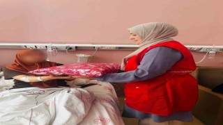 Patnos Kızılaydan annelere ve yeni doğanlara Sevgi Bohçası hediyesi