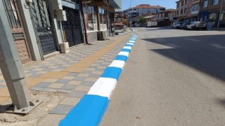 Pazaryeri kaldırımlarına mavi-beyaz dokunuş