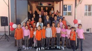 Pazaryerinde protokol üyeleri öğrencilerle bir araya geldi