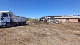 Pazaryerinde yangın mağduru çiftliğe belediyeden destek