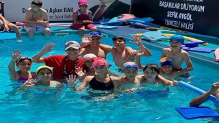 Pertekteki proje ile çocuklar yüzmeyi öğrendi