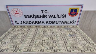 Piyasa değeri yaklaşık 1 milyon TL olan sahte dolarlar ele geçirildi